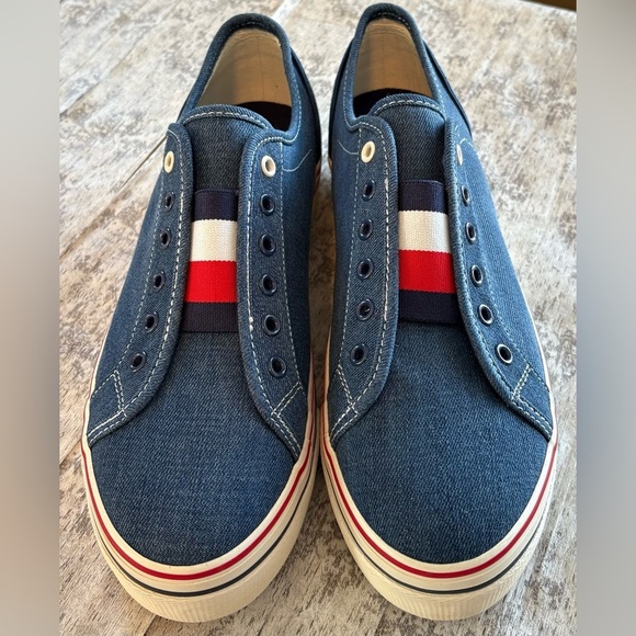 NEW w/o Tags Tommy Hilfiger Balie Slip-On Sneaker in Denim Blue Red White Size 9 - Picture 5 of 12